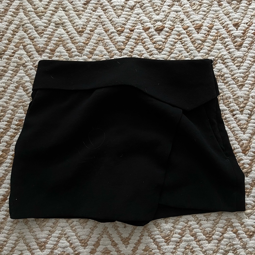 Black Skort